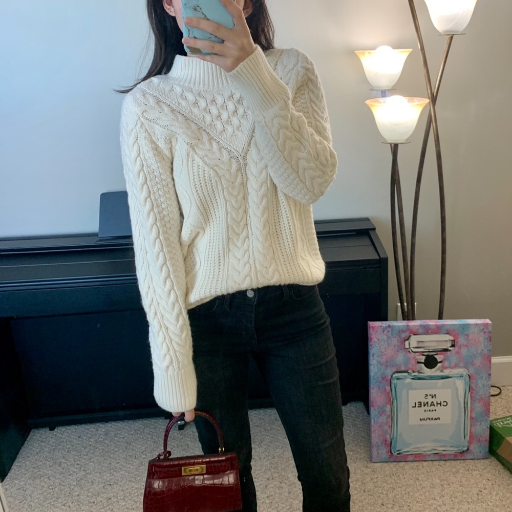 Abercrombie and Fitch White Knit Sweater Small